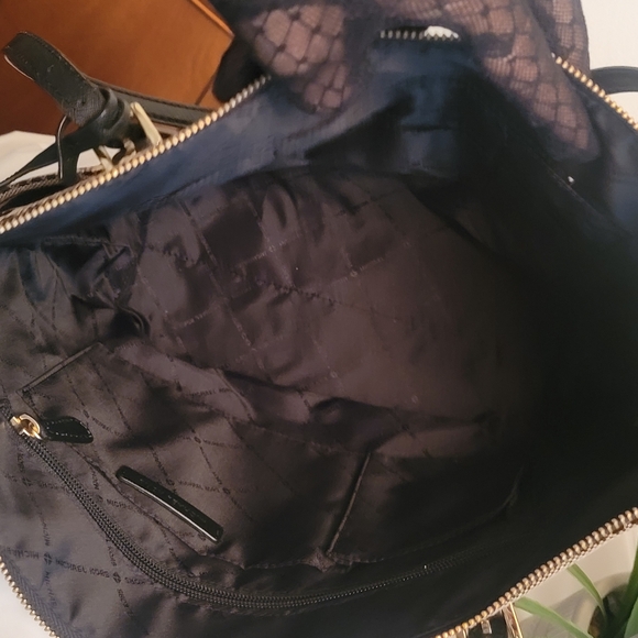 Micheal kors Shoulderbag Tan and Black Mono - Picture 8 of 8